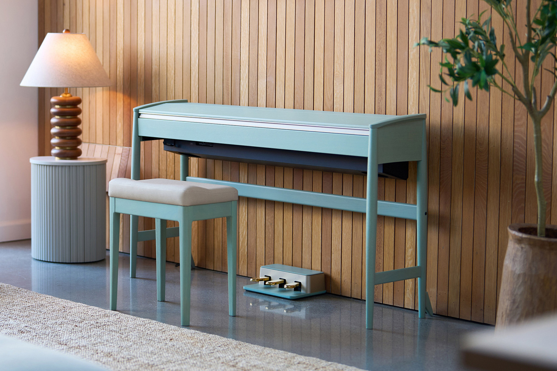 Kiyola_KF-20_celadon_green_lifestyle.jpg