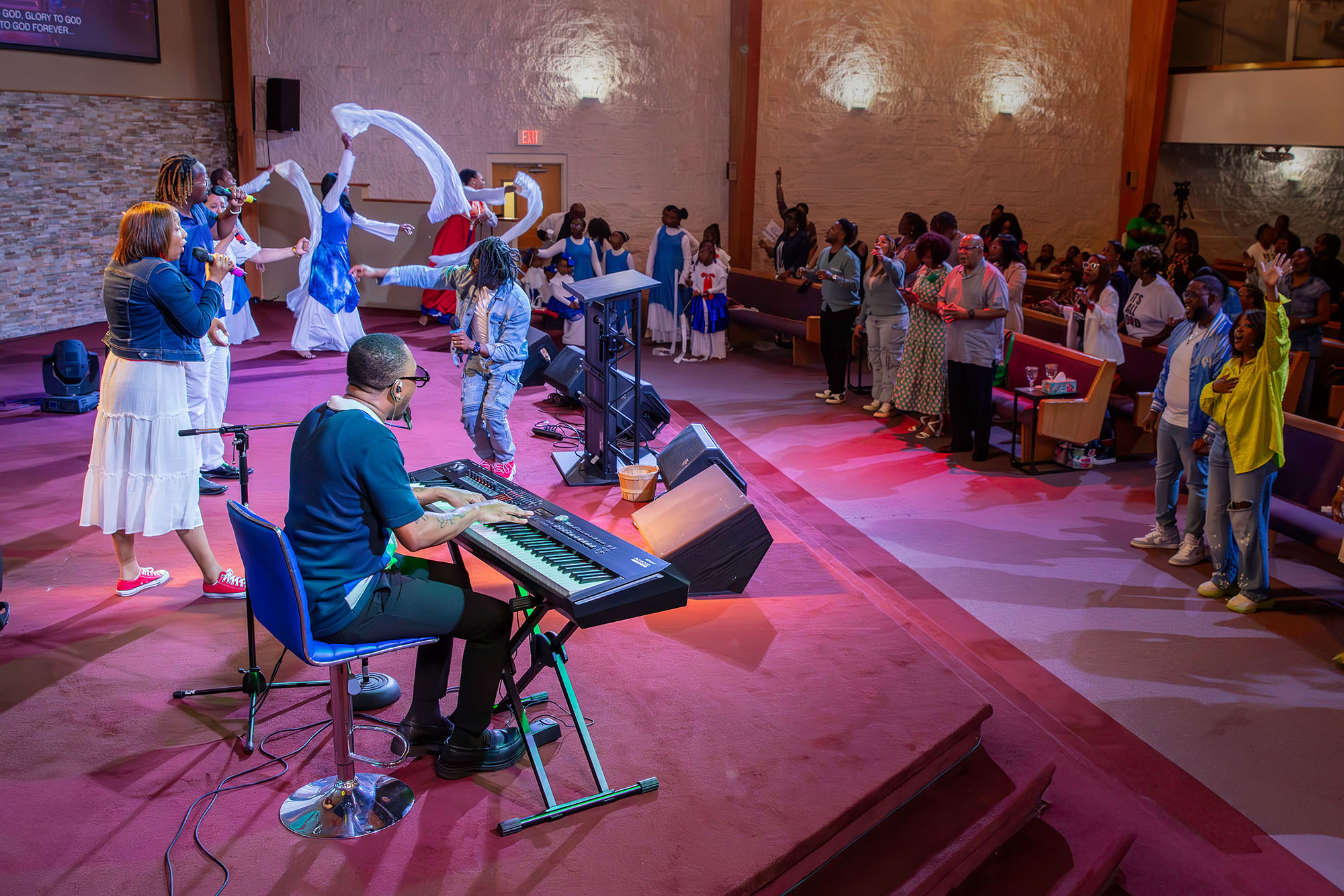 RD-2000EX_Premium-V-Piano-Expression_SundayService.jpeg